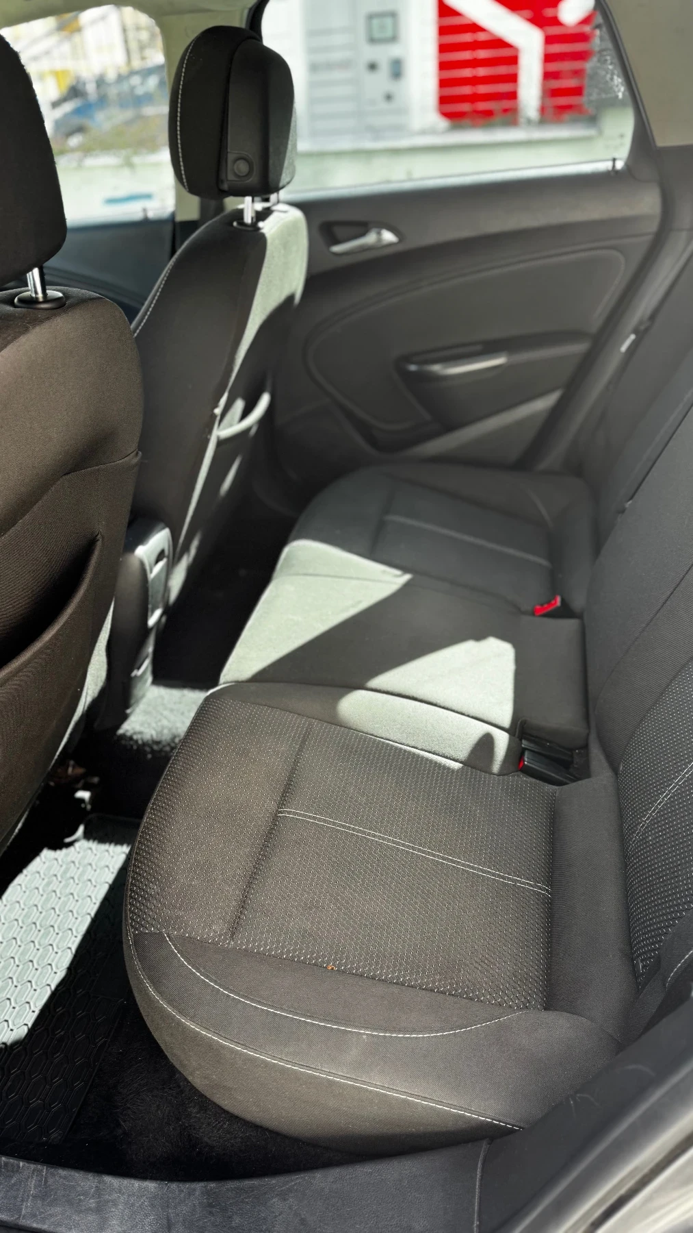 Opel Astra Sports Tourer, снимка 6 - Автомобили и джипове - 53811141