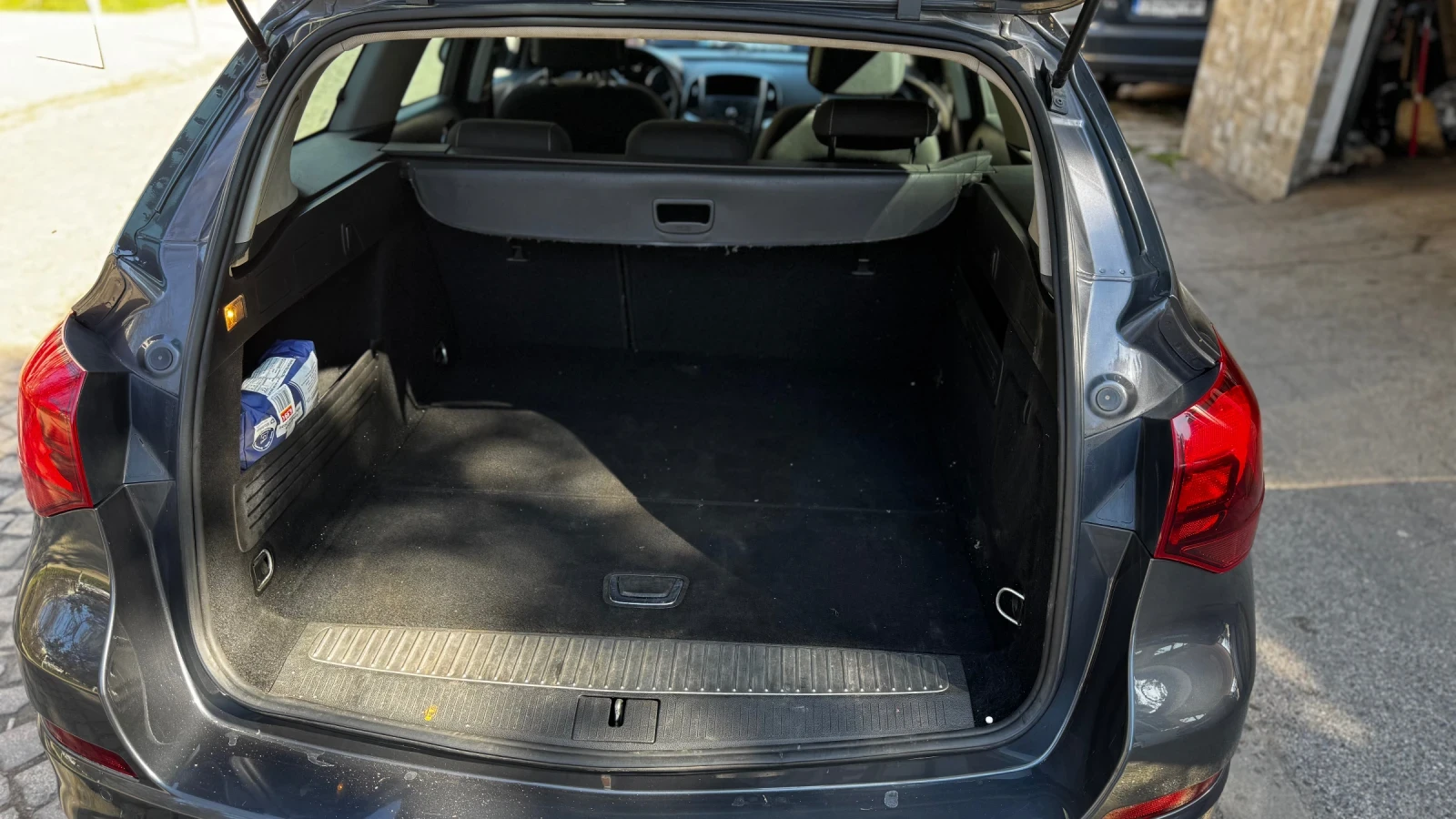 Opel Astra Sports Tourer, снимка 13 - Автомобили и джипове - 53811141