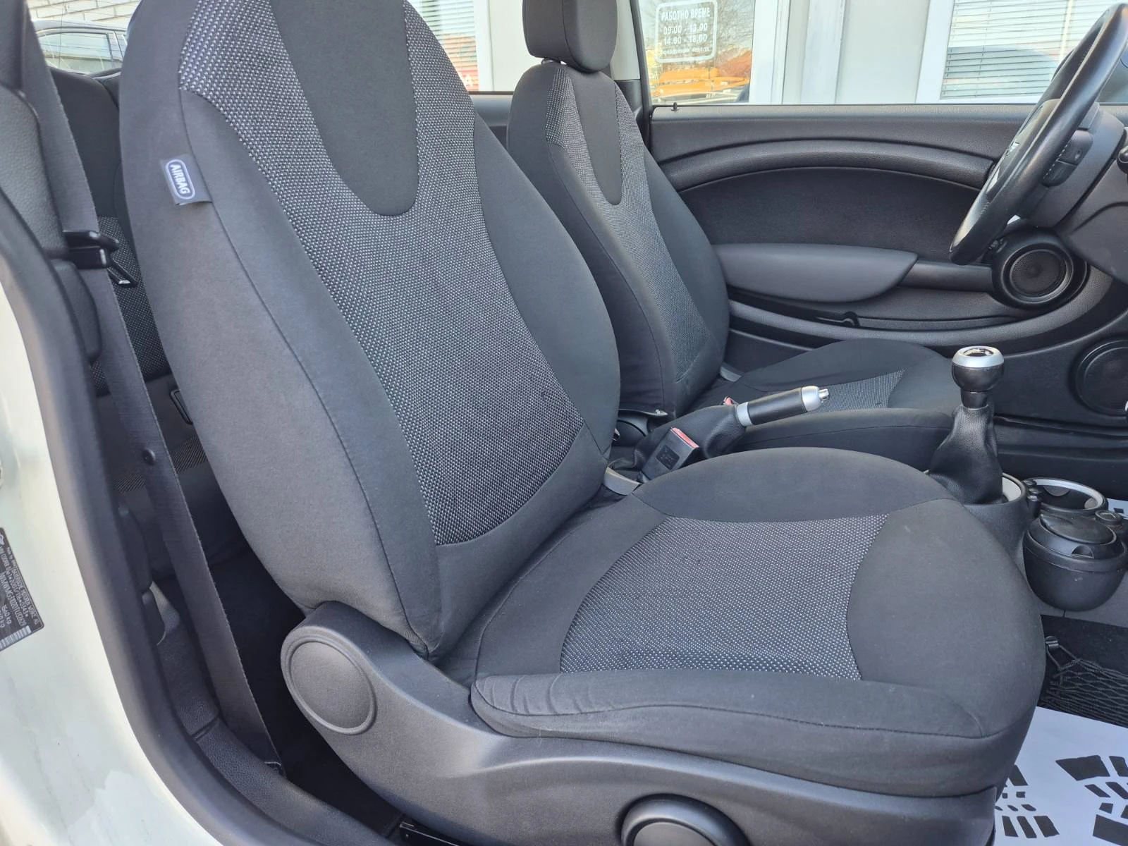 Mini Cooper 1.6D-FACE LIFT , снимка 12 - Автомобили и джипове - 53852478