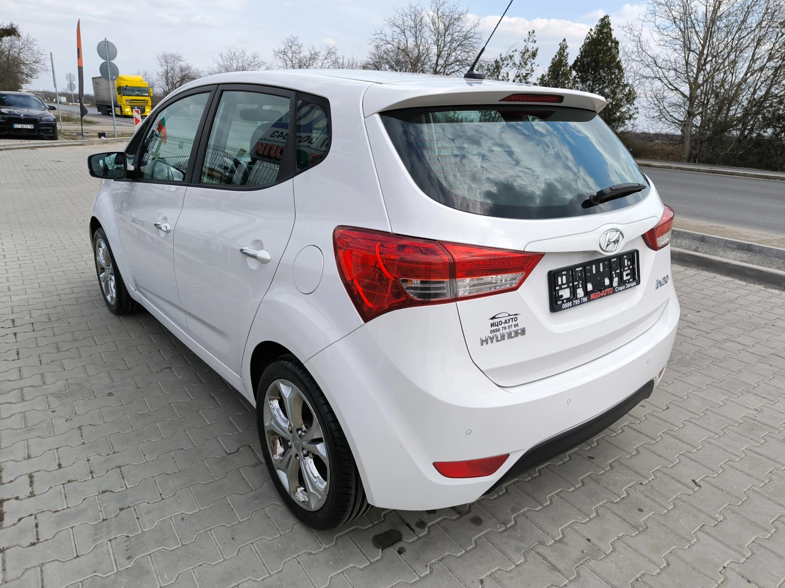 Hyundai Ix20 1, 4i-90k.c.НАВИ* КЛИМАТPOH* FACELiFT, ЕВРО 5 5В!, снимка 3 - Автомобили и джипове - 53877254