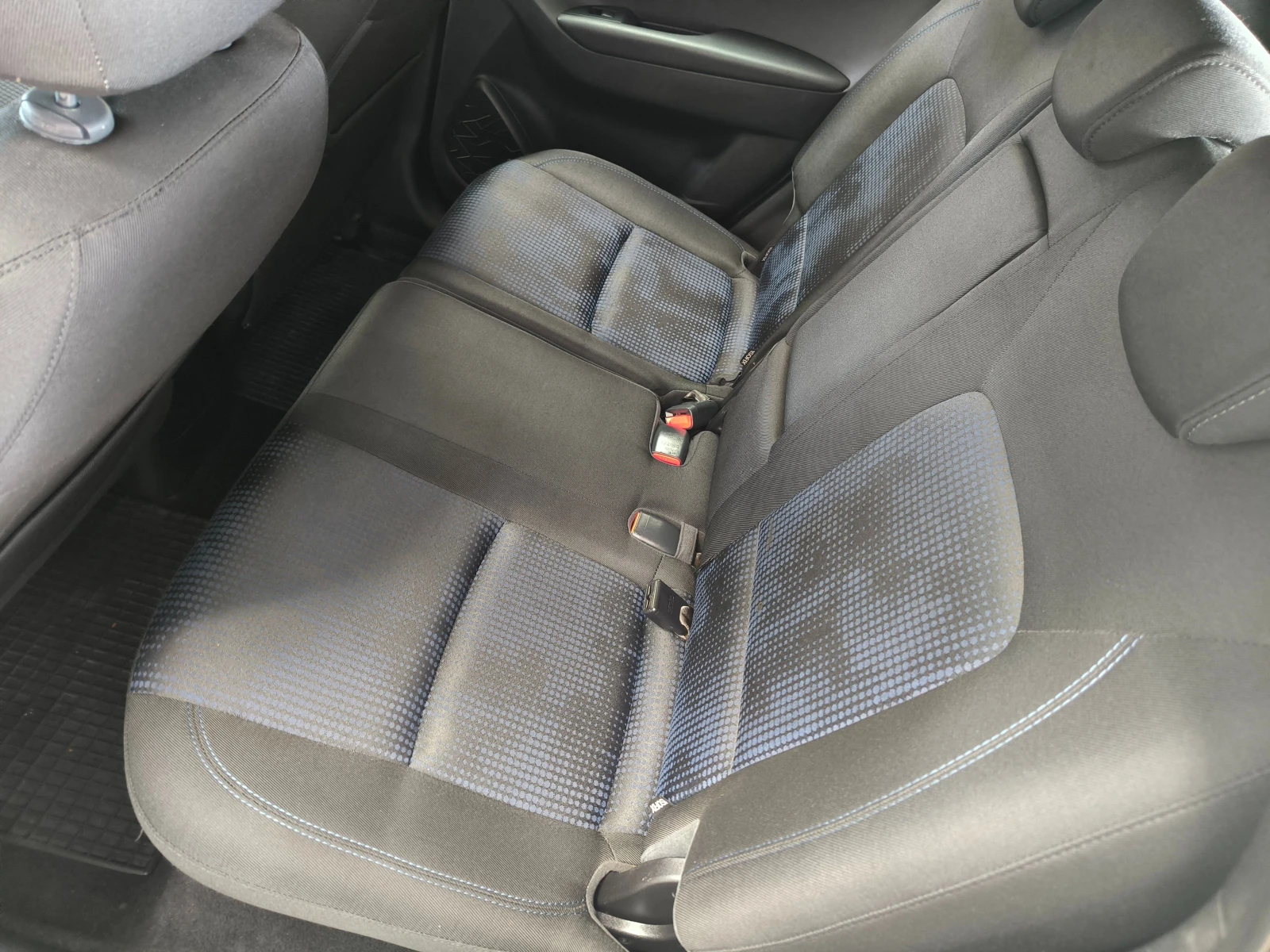 Hyundai Ix20 1, 4i-90k.c.НАВИ* КЛИМАТPOH* FACELiFT, ЕВРО 5 5В!, снимка 15 - Автомобили и джипове - 53877254