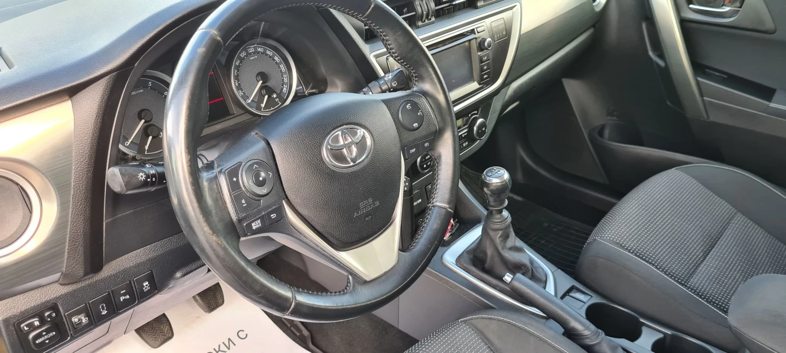 Toyota Auris 1.3, снимка 16 - Автомобили и джипове - 54177907