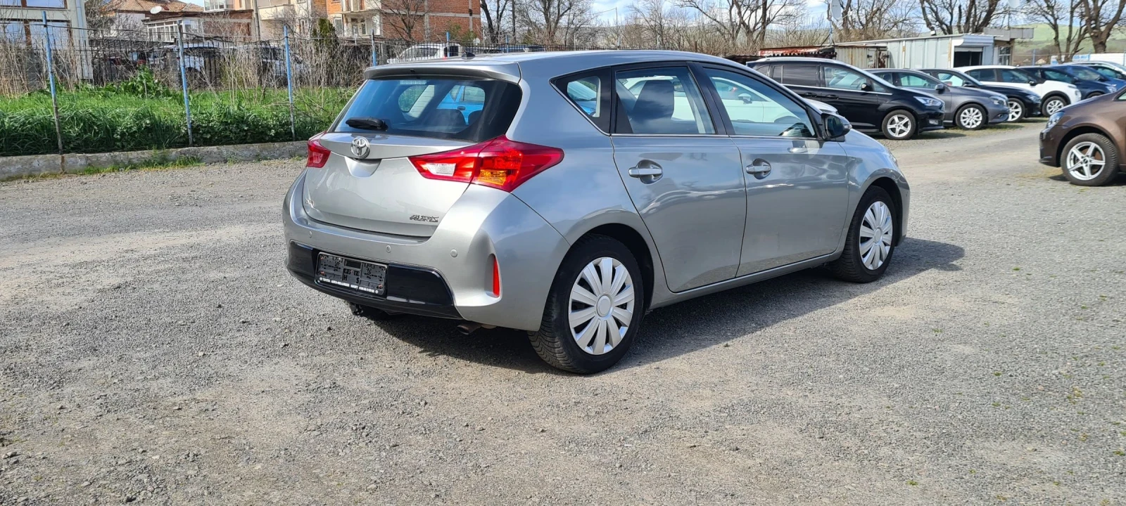 Toyota Auris 1.3, снимка 4 - Автомобили и джипове - 54177907
