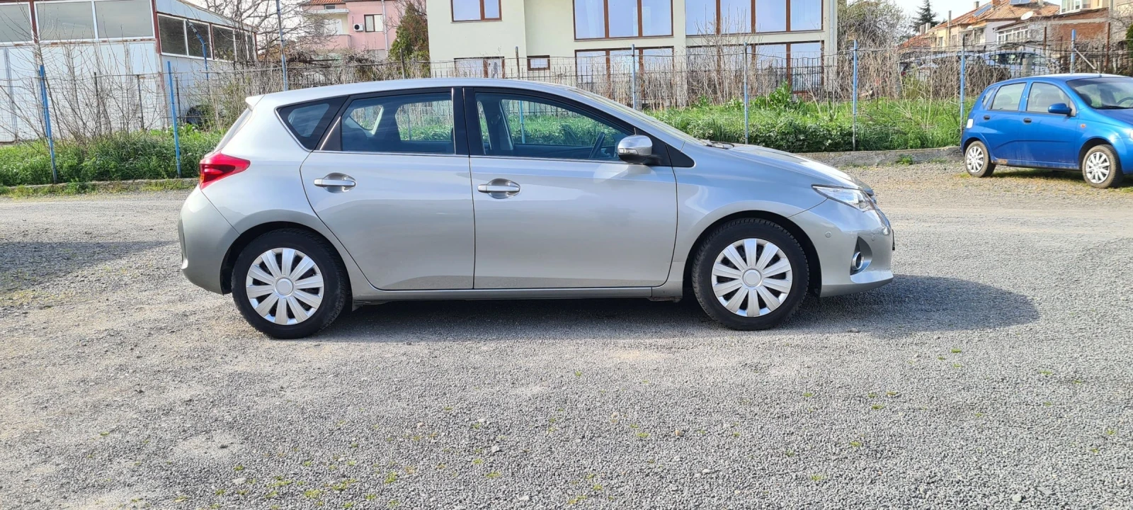 Toyota Auris 1.3, снимка 3 - Автомобили и джипове - 54177907