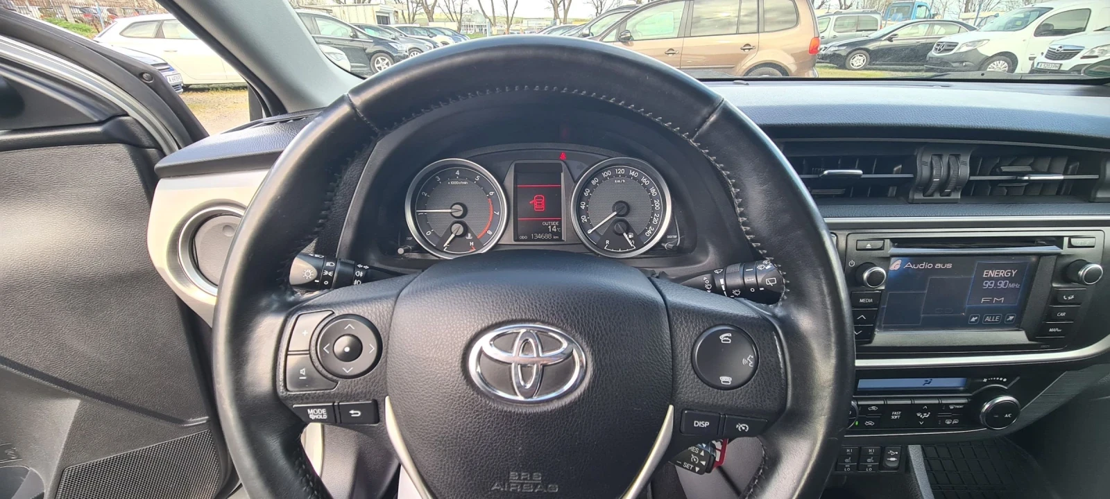 Toyota Auris 1.3, снимка 15 - Автомобили и джипове - 54177907