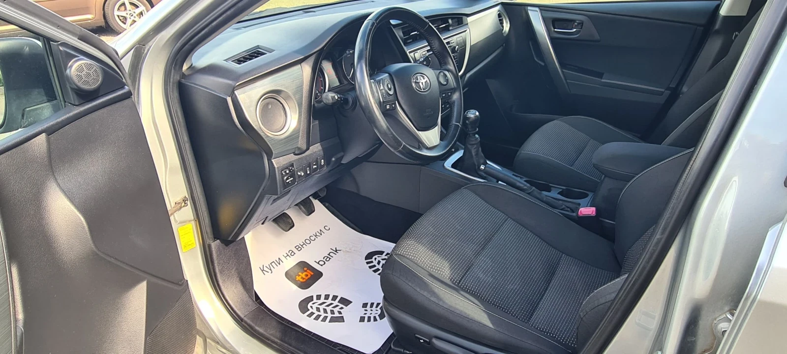 Toyota Auris 1.3, снимка 9 - Автомобили и джипове - 54177907