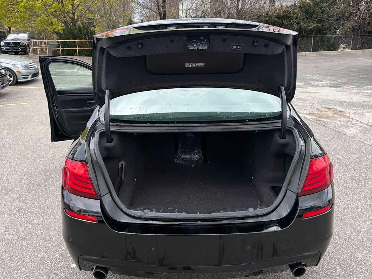 BMW 535 * 535i xDrive * CARFAX * БЕЗ ПЪРВОНАЧАЛНА ВНОСКА, снимка 16 - Автомобили и джипове - 54480258