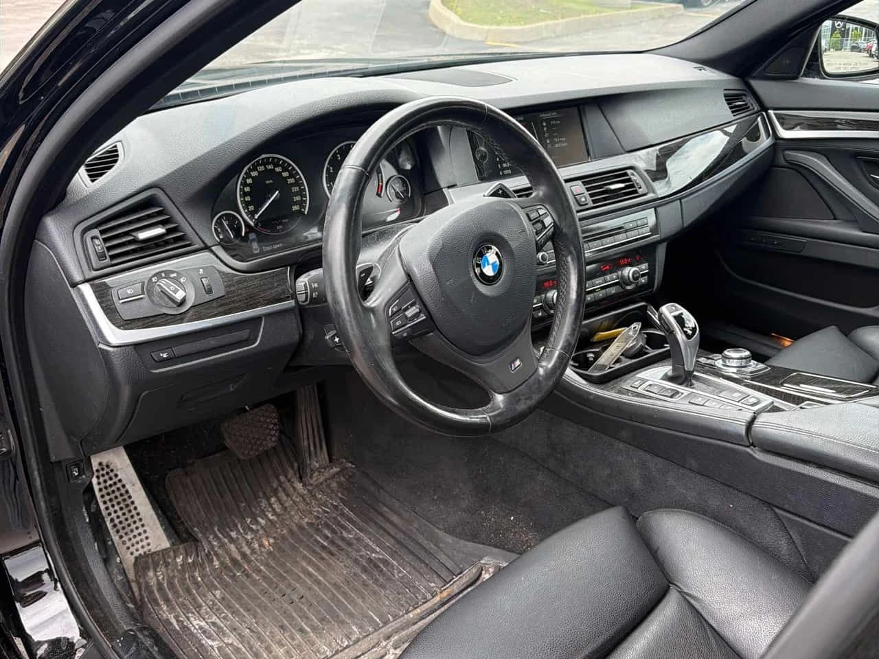BMW 535 * 535i xDrive * CARFAX * БЕЗ ПЪРВОНАЧАЛНА ВНОСКА, снимка 5 - Автомобили и джипове - 54480258