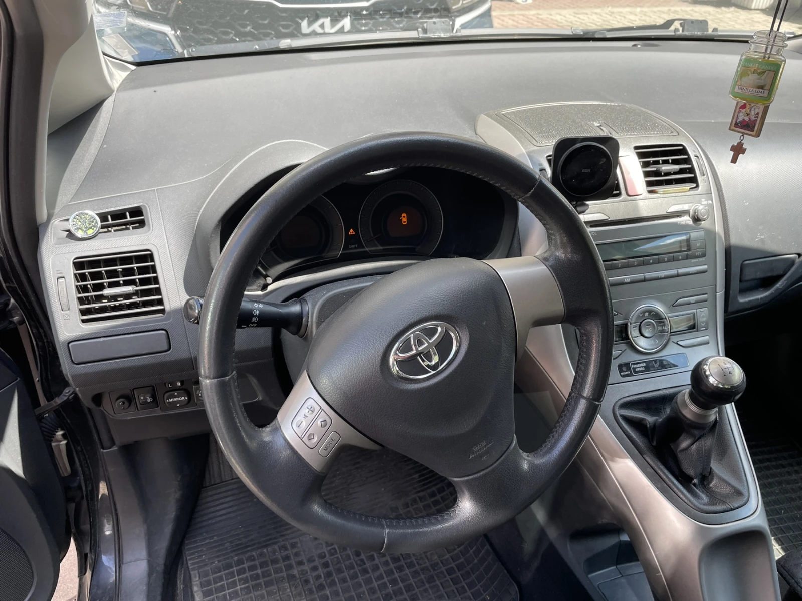 Toyota Auris, снимка 5 - Автомобили и джипове - 54519010