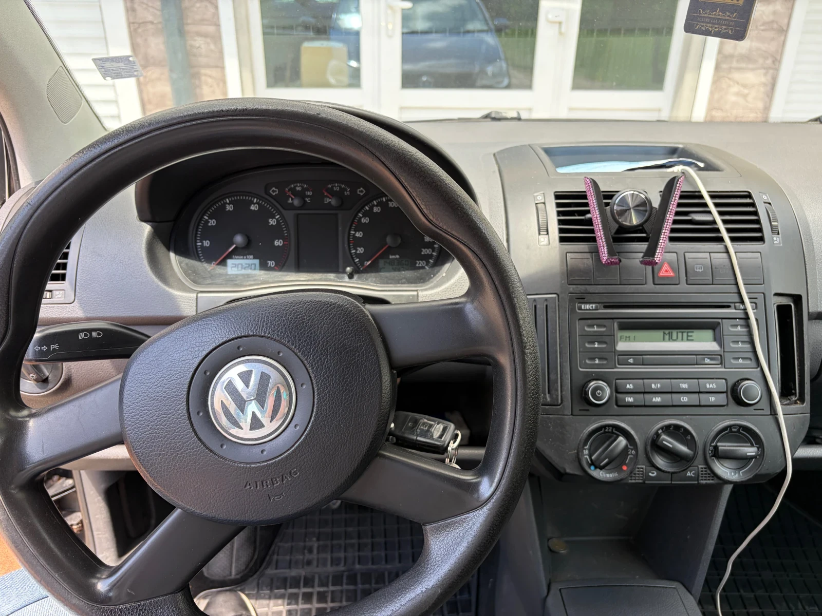 VW Polo 1.2i Отлична, снимка 7 - Автомобили и джипове - 54707858