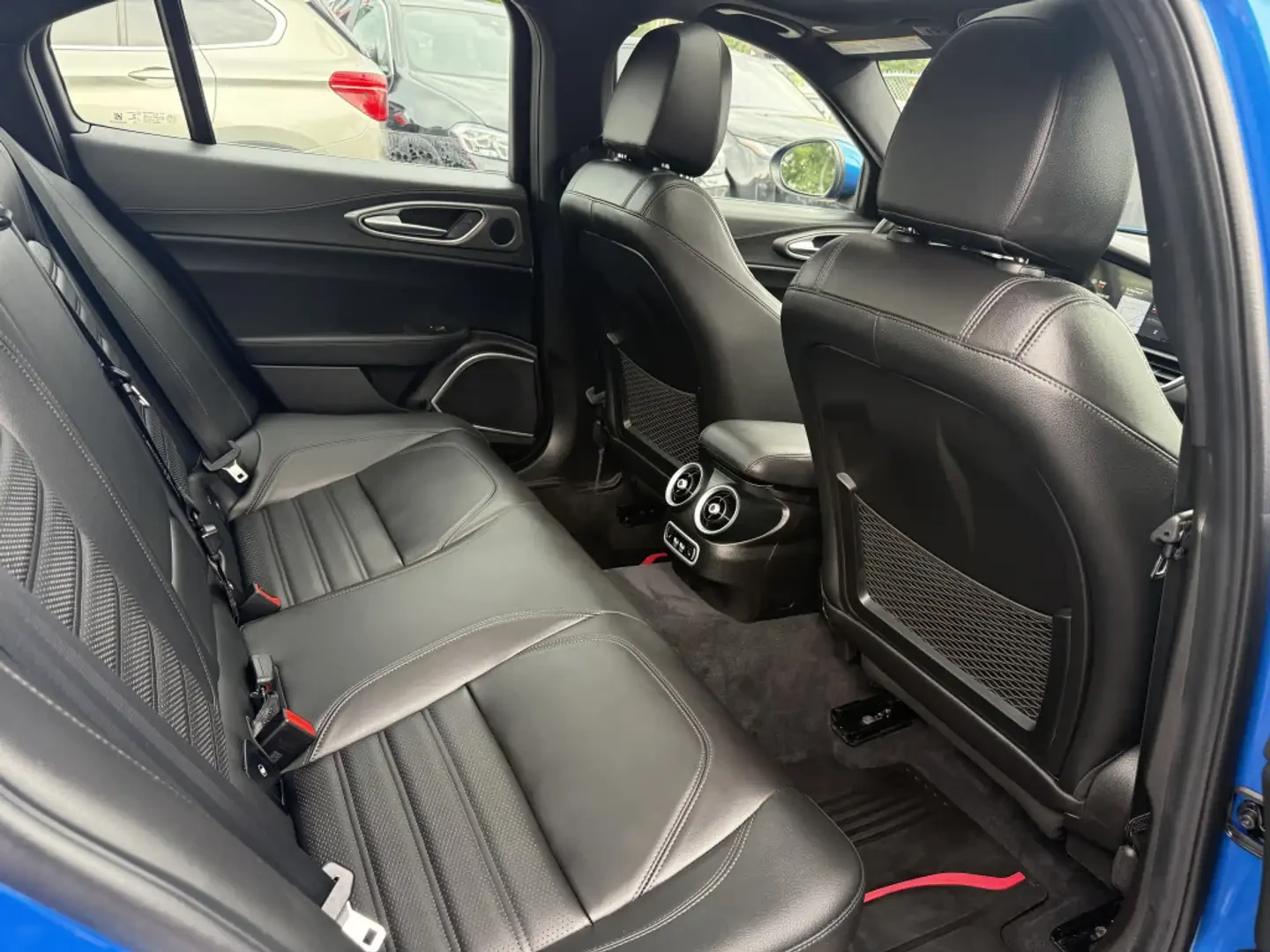 Alfa Romeo Giulia Ti Sport All-wheel Drive, снимка 14 - Автомобили и джипове - 55402497