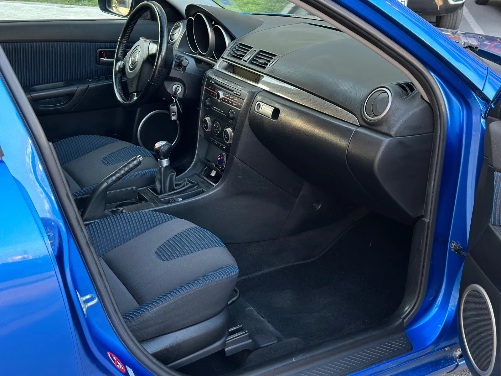Mazda 3 2.0i, снимка 6 - Автомобили и джипове - 55582266