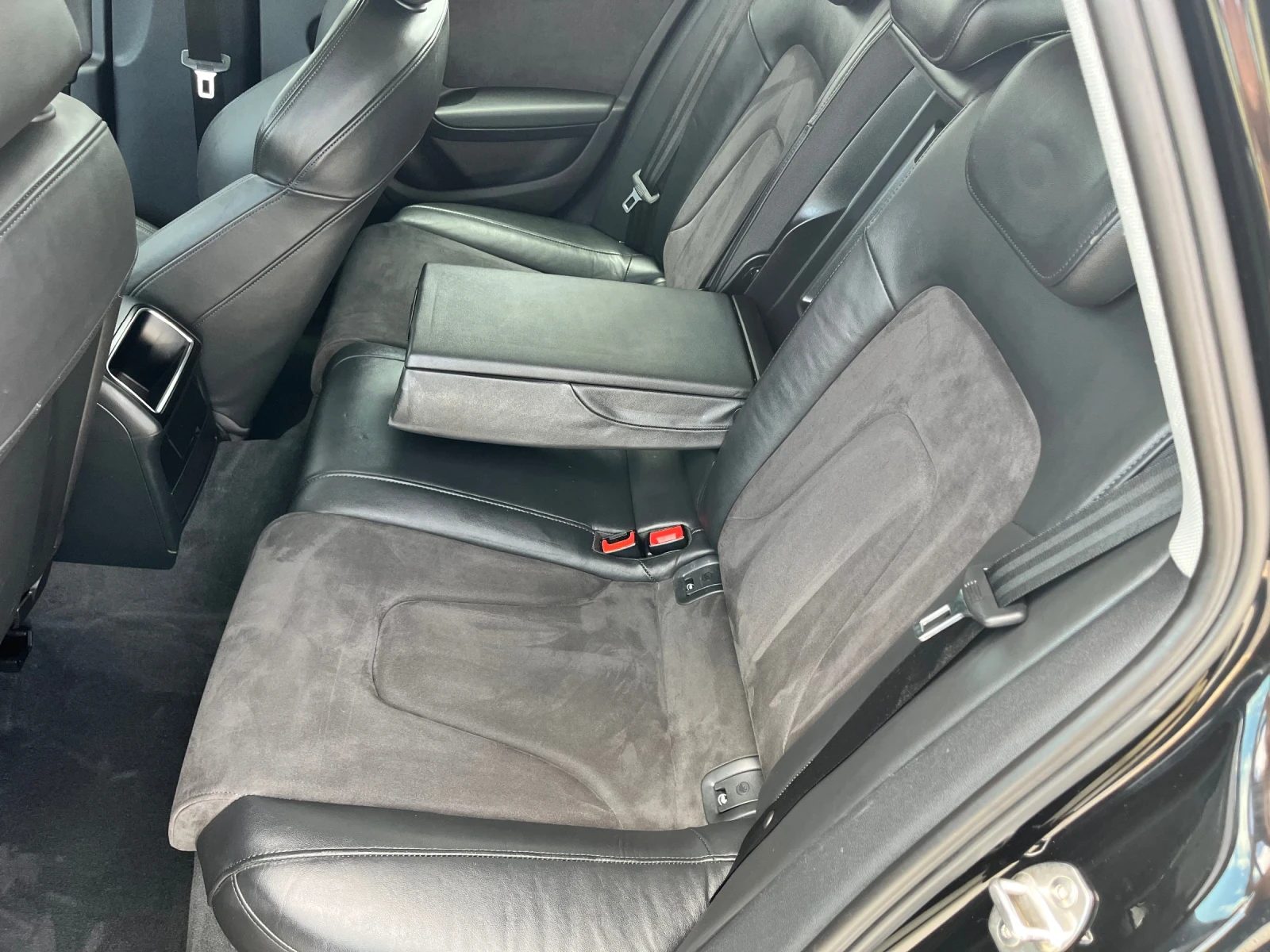 Audi A4 2.0TDi, снимка 8 - Автомобили и джипове - 55616599