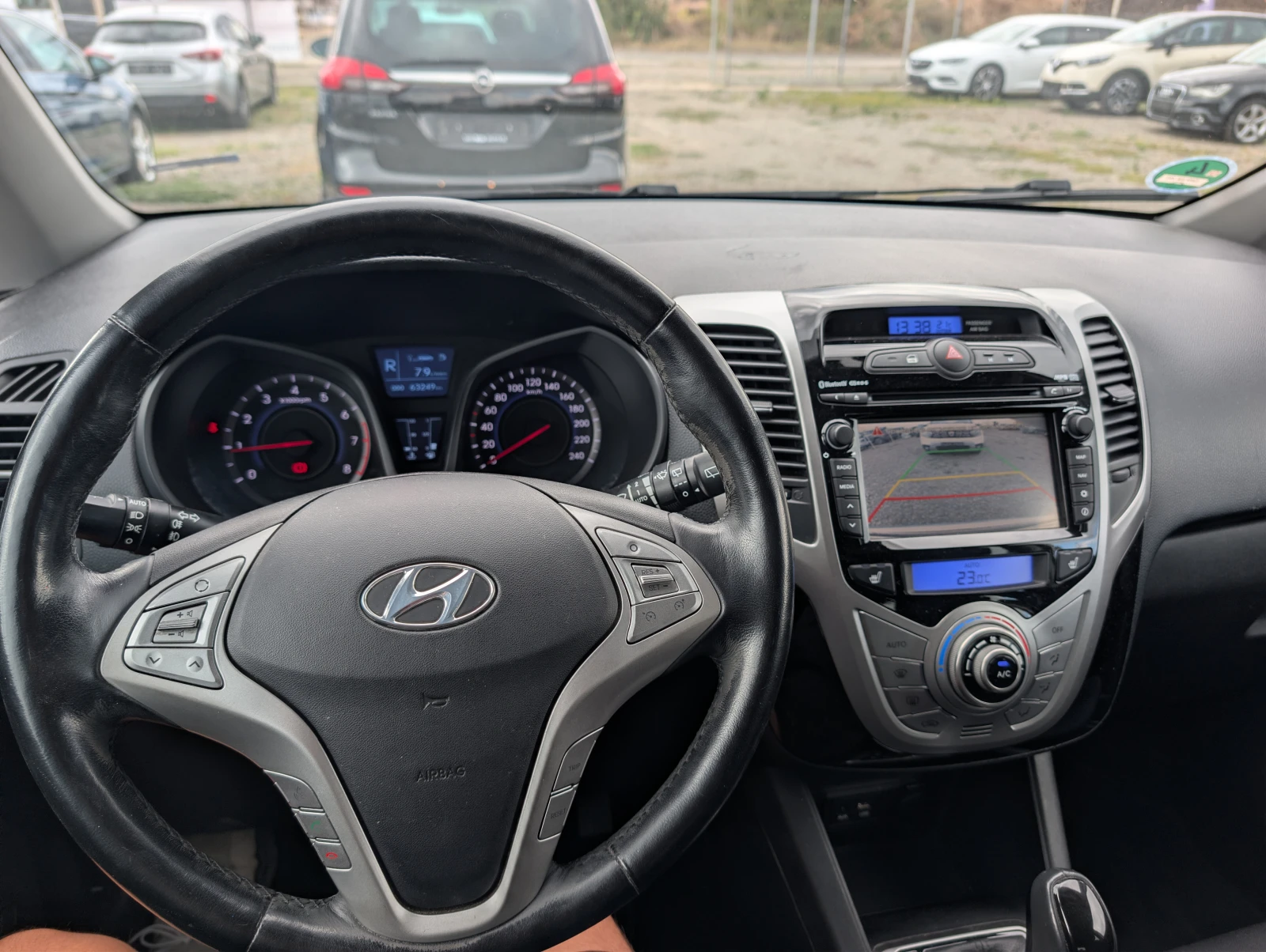 Hyundai Ix20 1.6i Automatic/Camera/Navigation/63хил.км., снимка 8 - Автомобили и джипове - 56255342