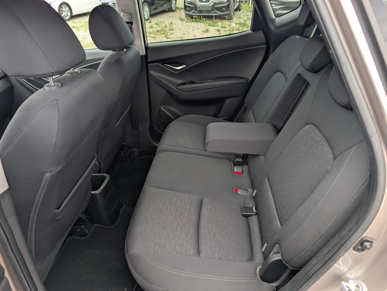 Hyundai Ix20 1.6i Automatic/Camera/Navigation/63хил.км., снимка 13 - Автомобили и джипове - 56255342