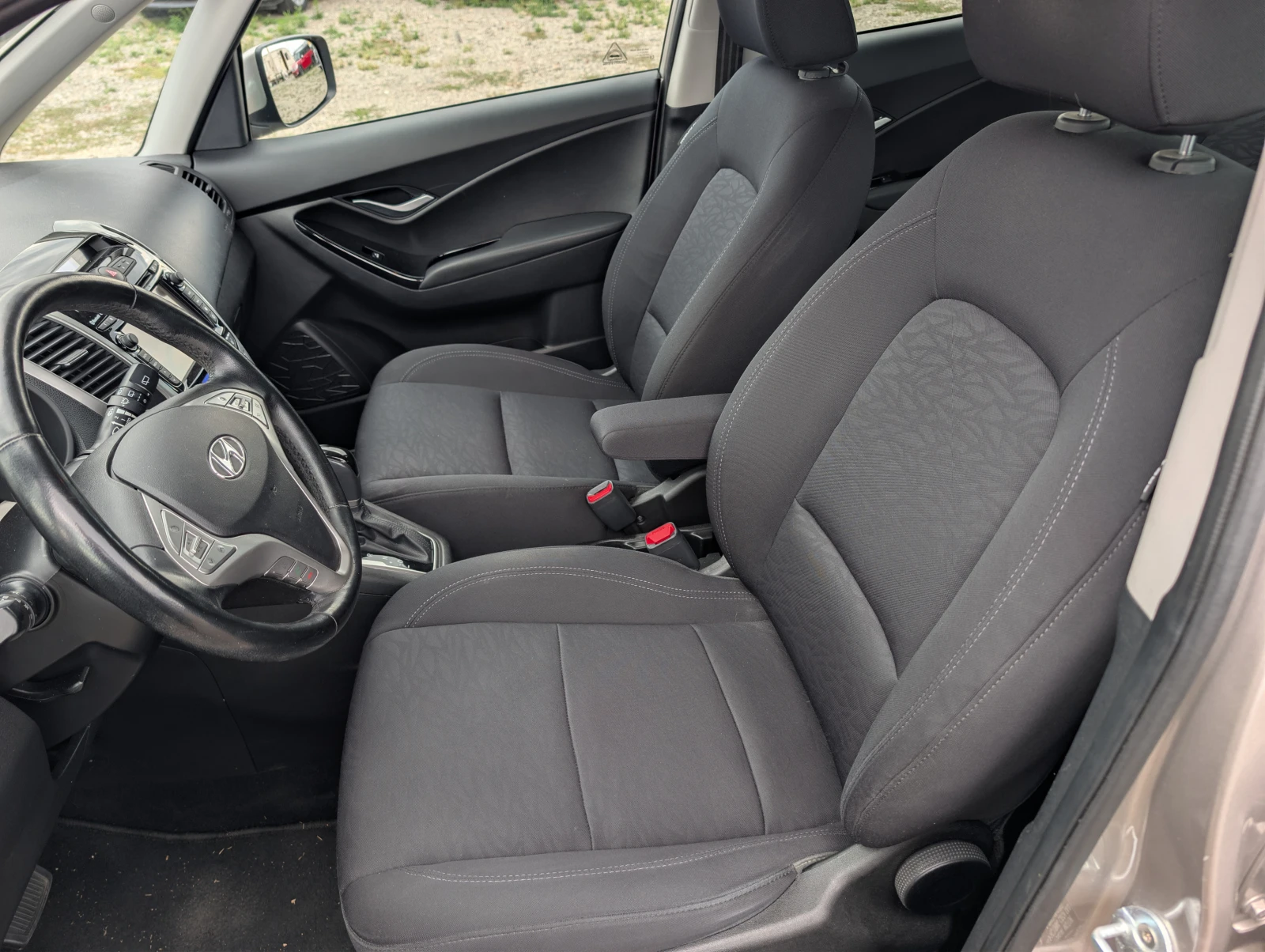 Hyundai Ix20 1.6i Automatic/Camera/Navigation/63хил.км., снимка 12 - Автомобили и джипове - 56255342