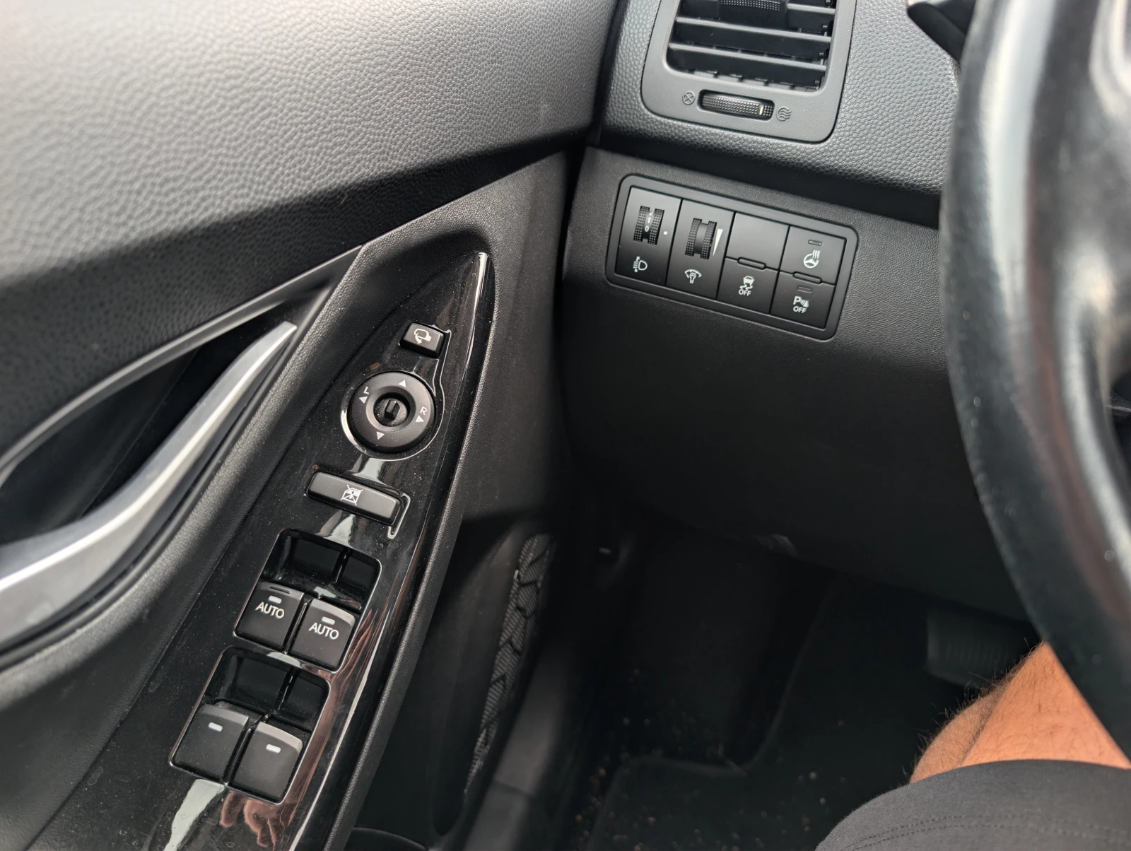 Hyundai Ix20 1.6i Automatic/Camera/Navigation/63хил.км., снимка 11 - Автомобили и джипове - 56255342