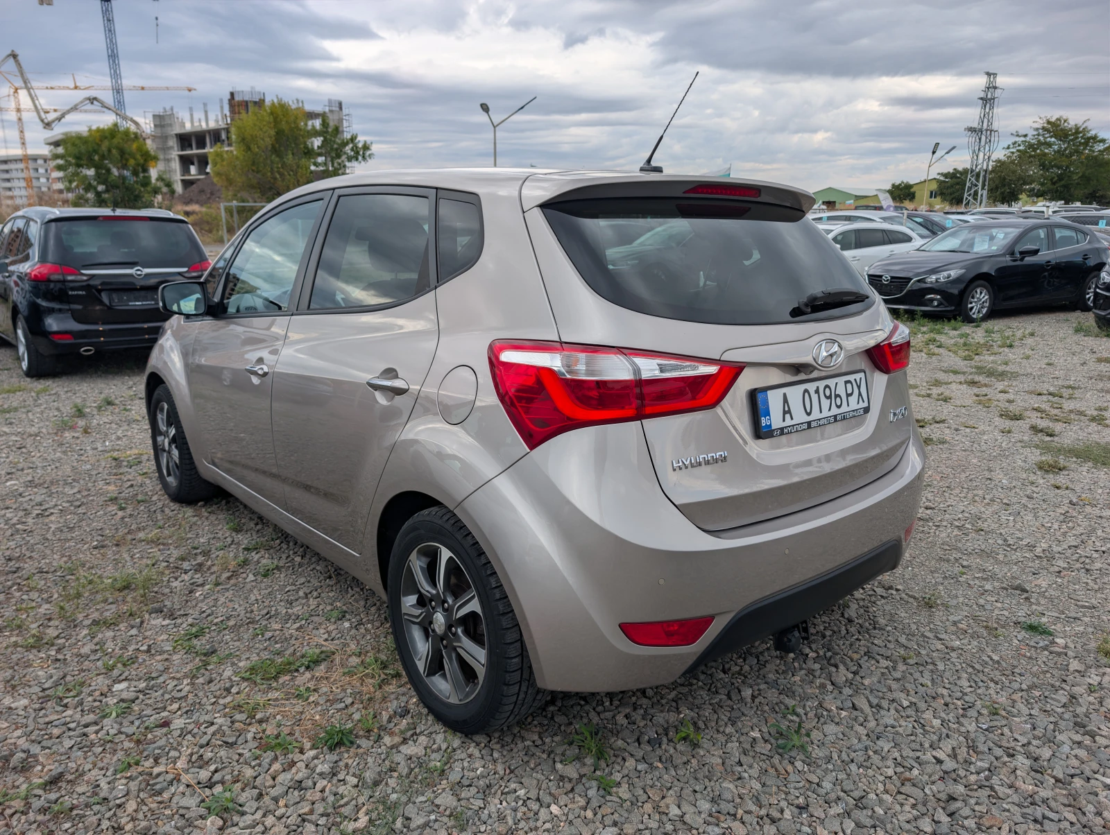 Hyundai Ix20 1.6i Automatic/Camera/Navigation/63хил.км., снимка 6 - Автомобили и джипове - 56255342