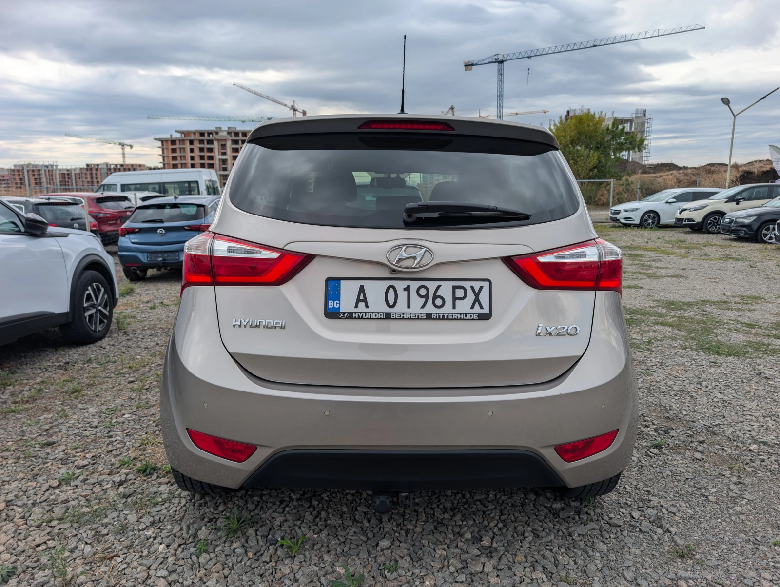 Hyundai Ix20 1.6i Automatic/Camera/Navigation/63хил.км., снимка 5 - Автомобили и джипове - 56255342