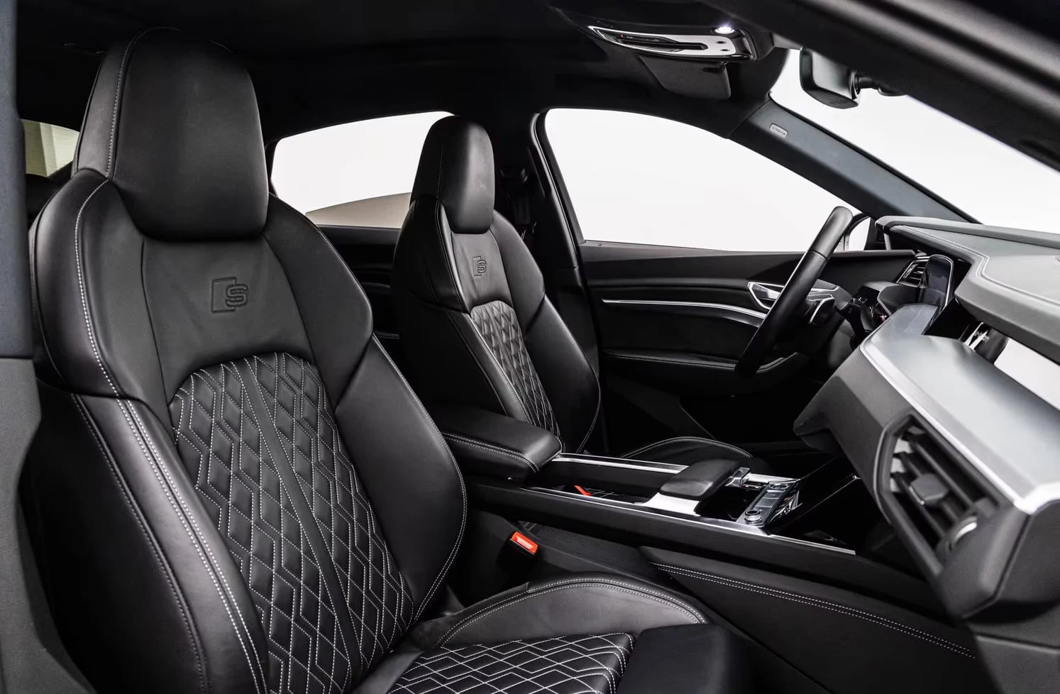 Audi E-Tron SPORTBACK/55/408HP/CAM/DIAMOND/SLINE/BLACK/921z, снимка 13 - Автомобили и джипове - 56295937