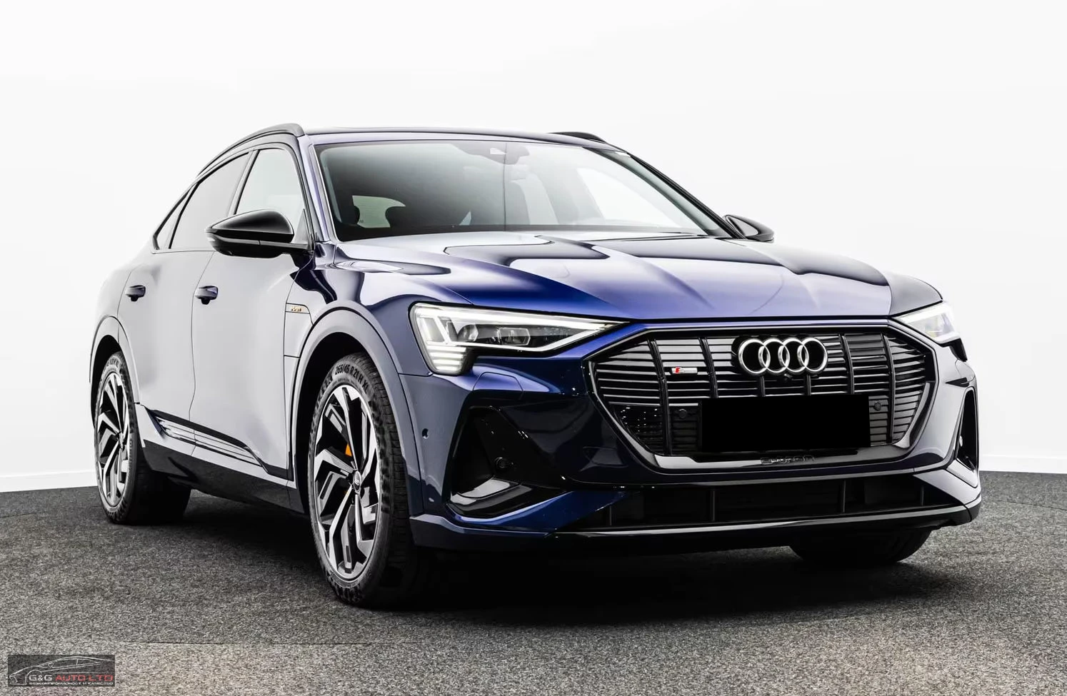 Audi E-Tron SPORTBACK/55/408HP/CAM/DIAMOND/SLINE/BLACK/921z, снимка 5 - Автомобили и джипове - 56295937