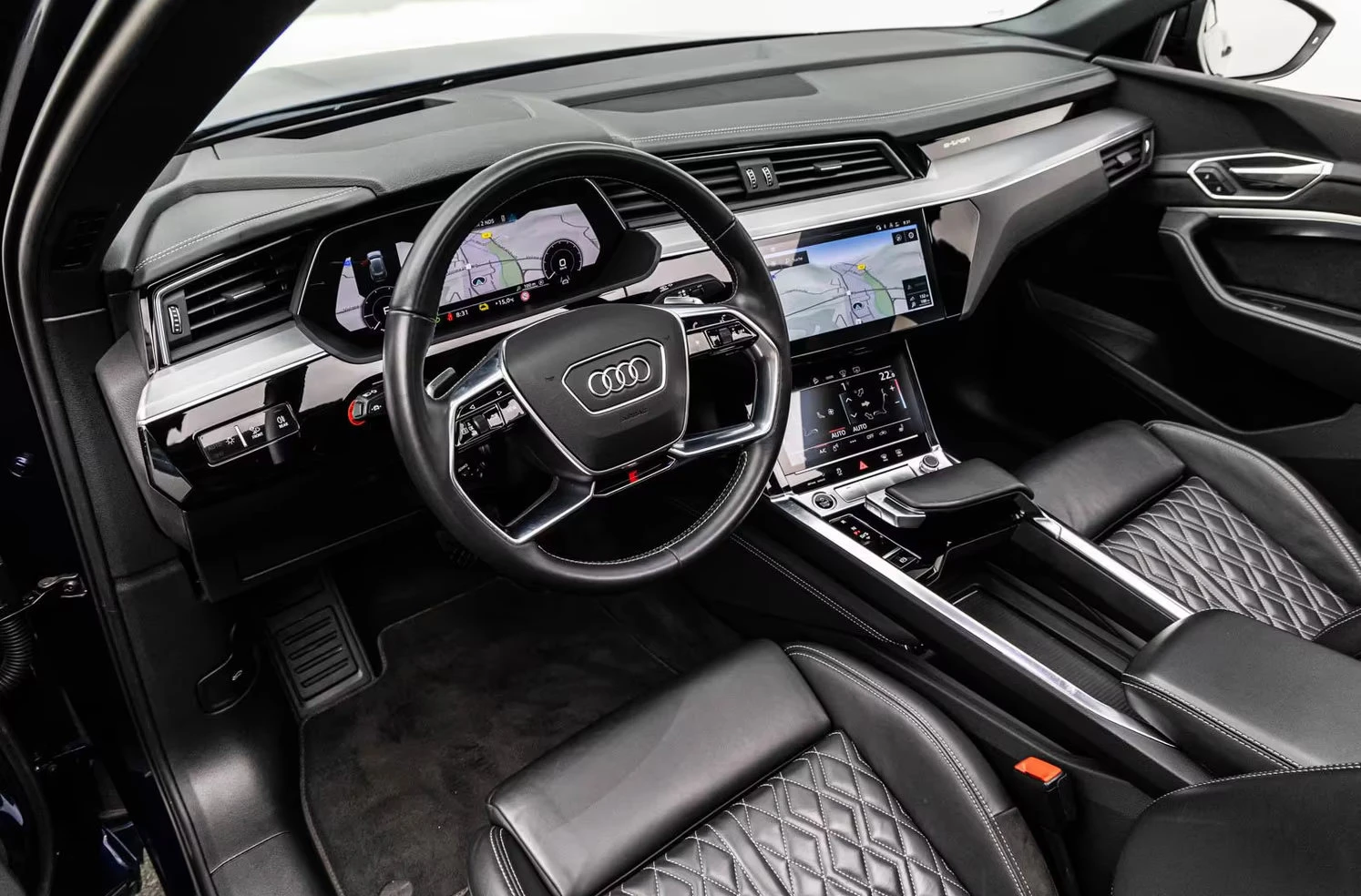 Audi E-Tron SPORTBACK/55/408HP/CAM/DIAMOND/SLINE/BLACK/921z, снимка 10 - Автомобили и джипове - 56295937