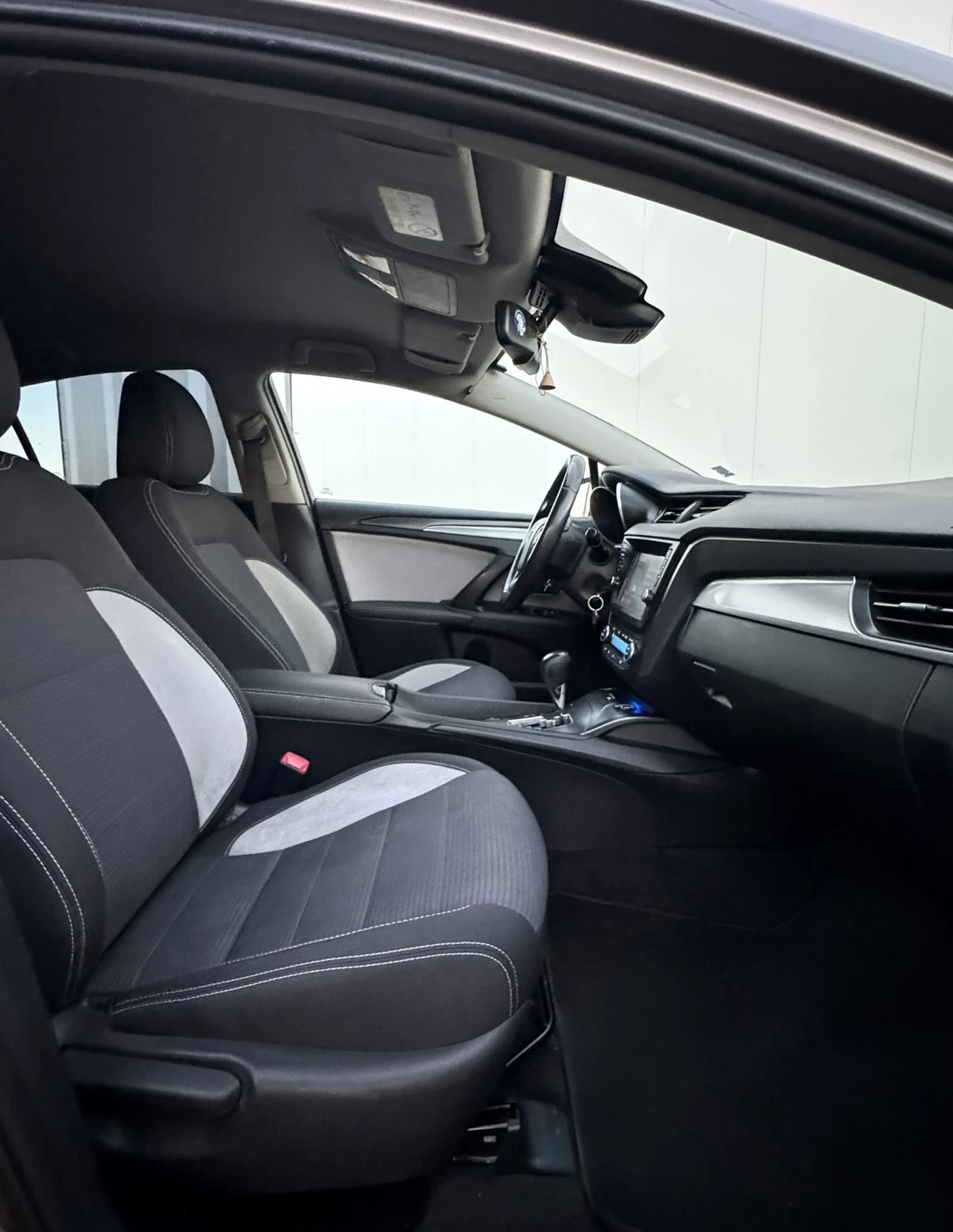 Toyota Avensis, снимка 9 - Автомобили и джипове - 56354592