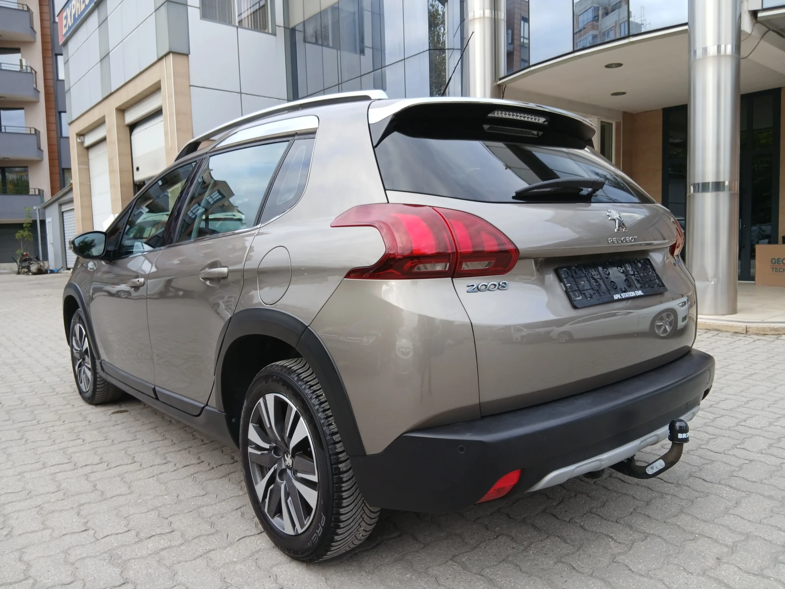 Peugeot 2008 1.2 ALLURE PANORAMA  Като Нова!!!, снимка 8 - Автомобили и джипове - 56713991