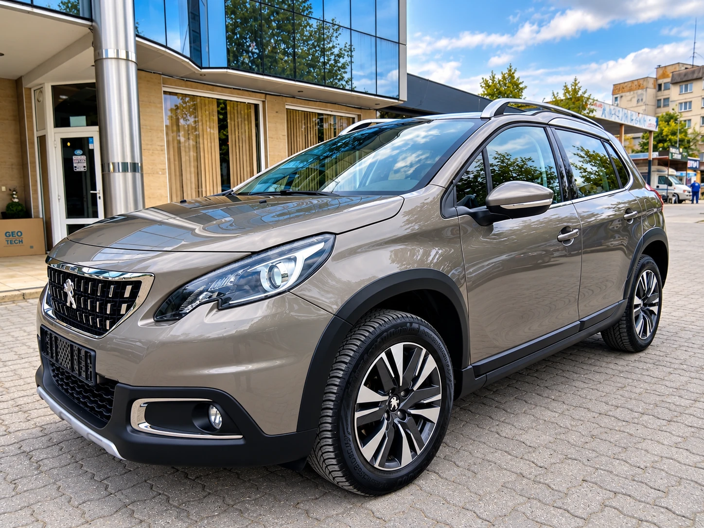 Peugeot 2008 1.2 ALLURE PANORAMA  Като Нова!!!, снимка 4 - Автомобили и джипове - 56713991