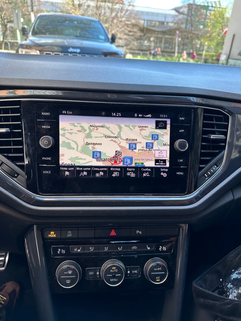 VW T-Roc, снимка 7 - Автомобили и джипове - 52371802