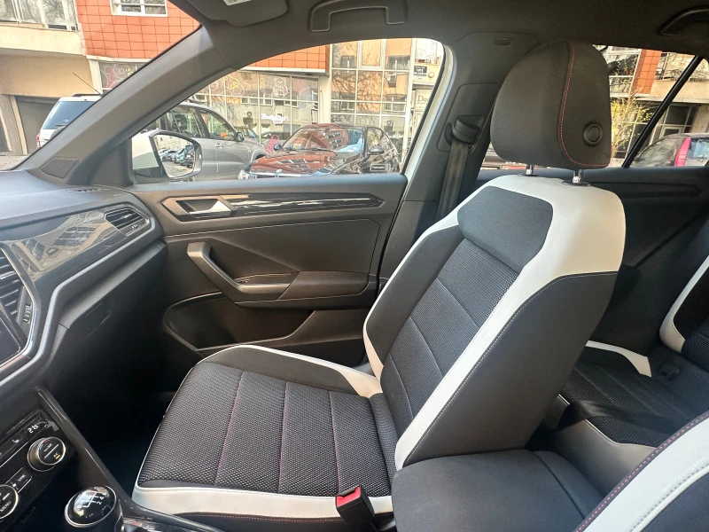 VW T-Roc, снимка 9 - Автомобили и джипове - 52371802