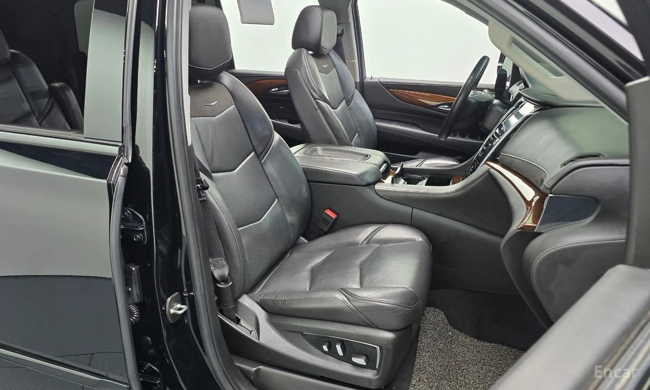Cadillac Escalade 6.2* ОБДУХВАНЕ* ДИСТРОНИК* МАСАЖ* 360КАМЕРА* , снимка 13 - Автомобили и джипове - 55742739