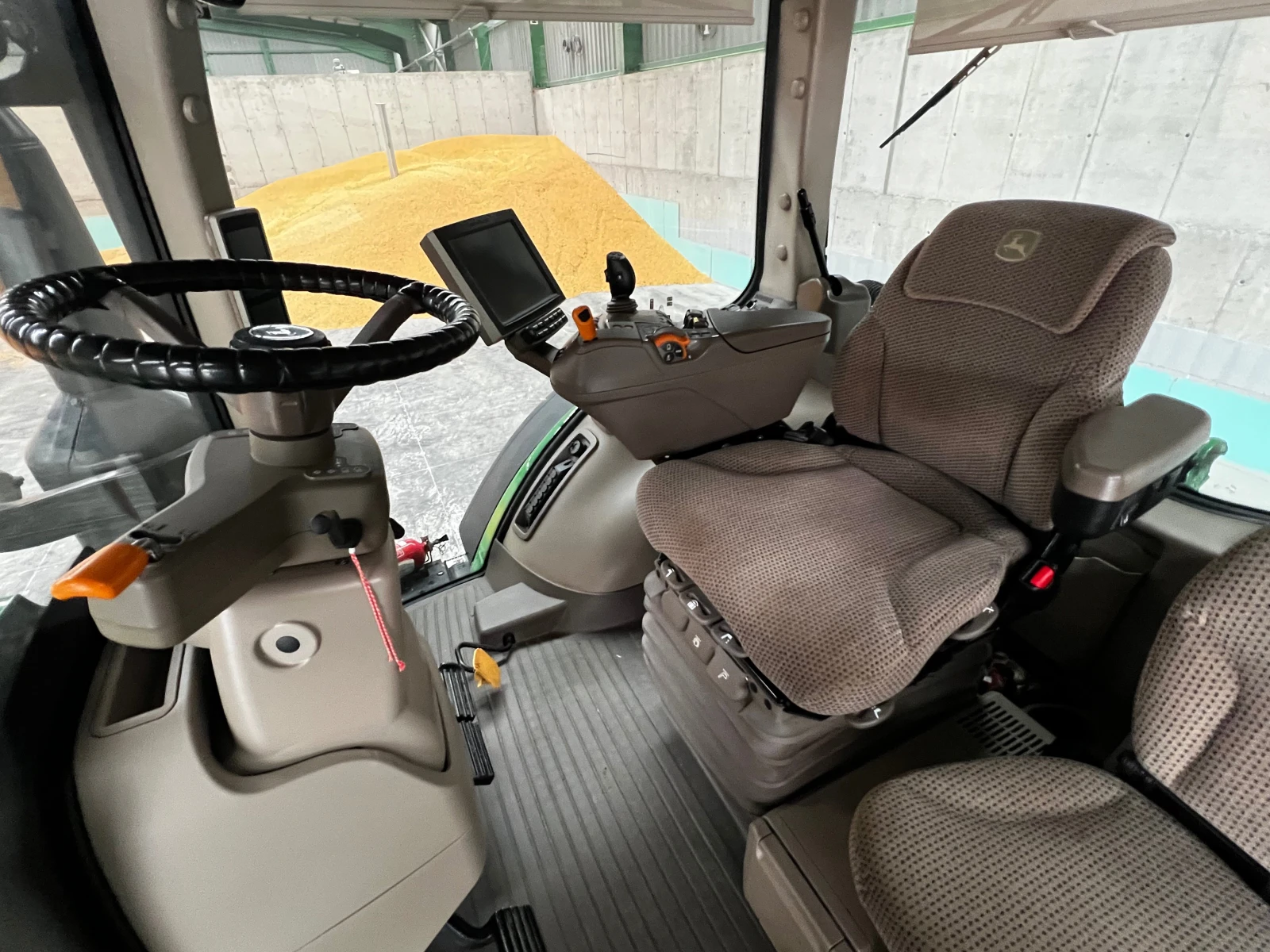 Трактор John Deere 7310R - изображение 9