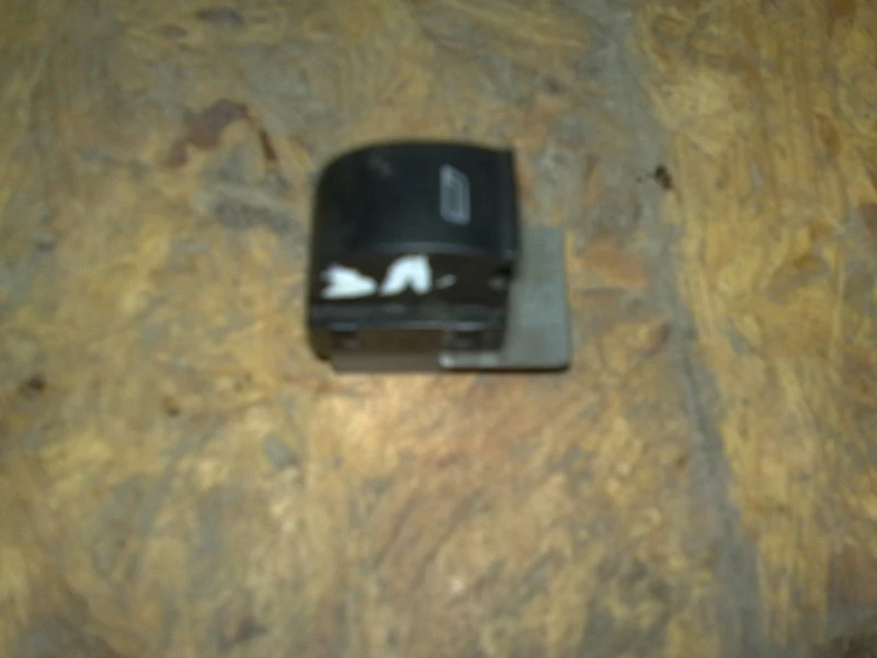 Копче ел.стъкла за Ауди А3 4врати (задно ляво)