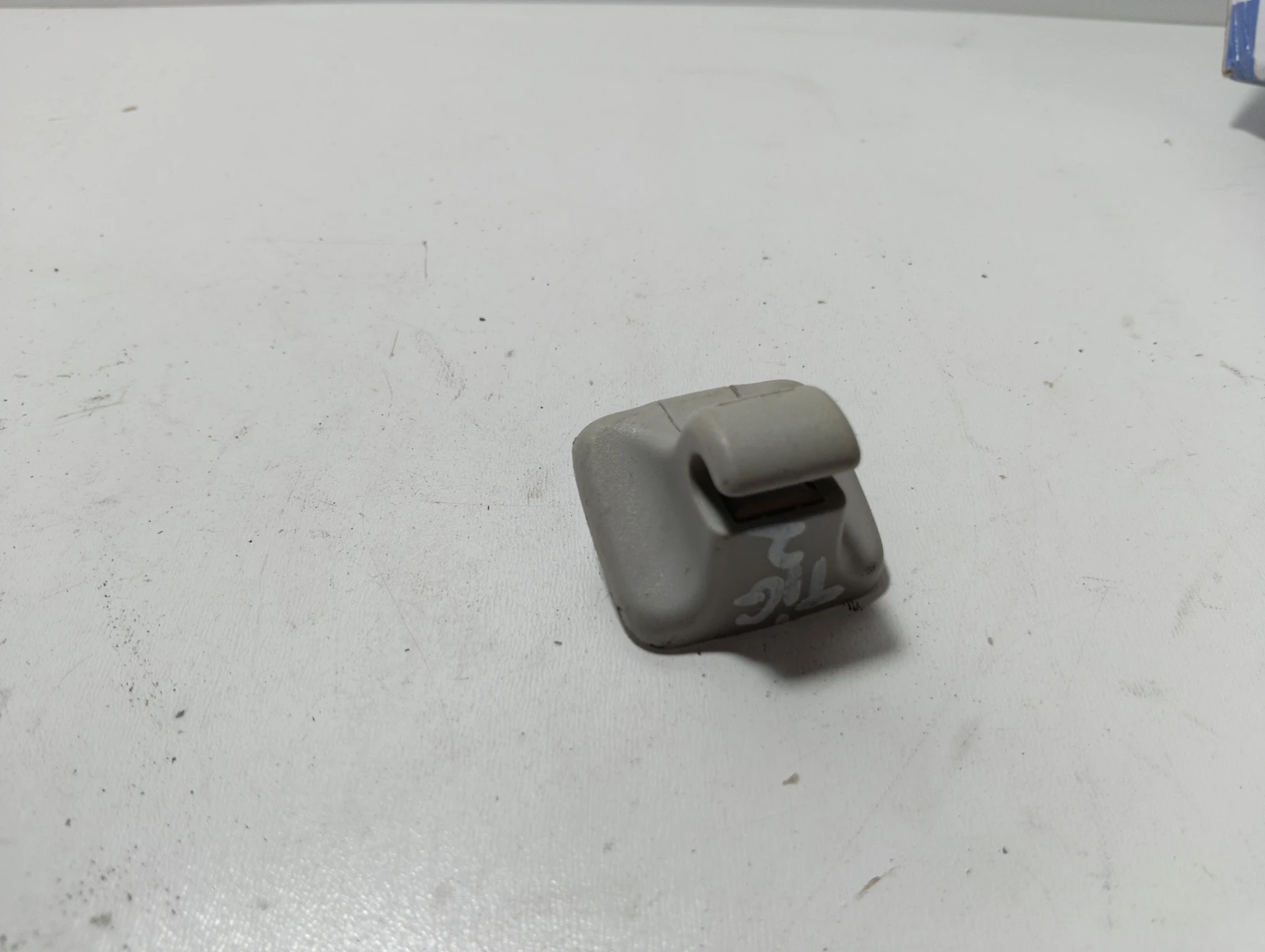 щипка сенник 1K0857561B VW Tiguan