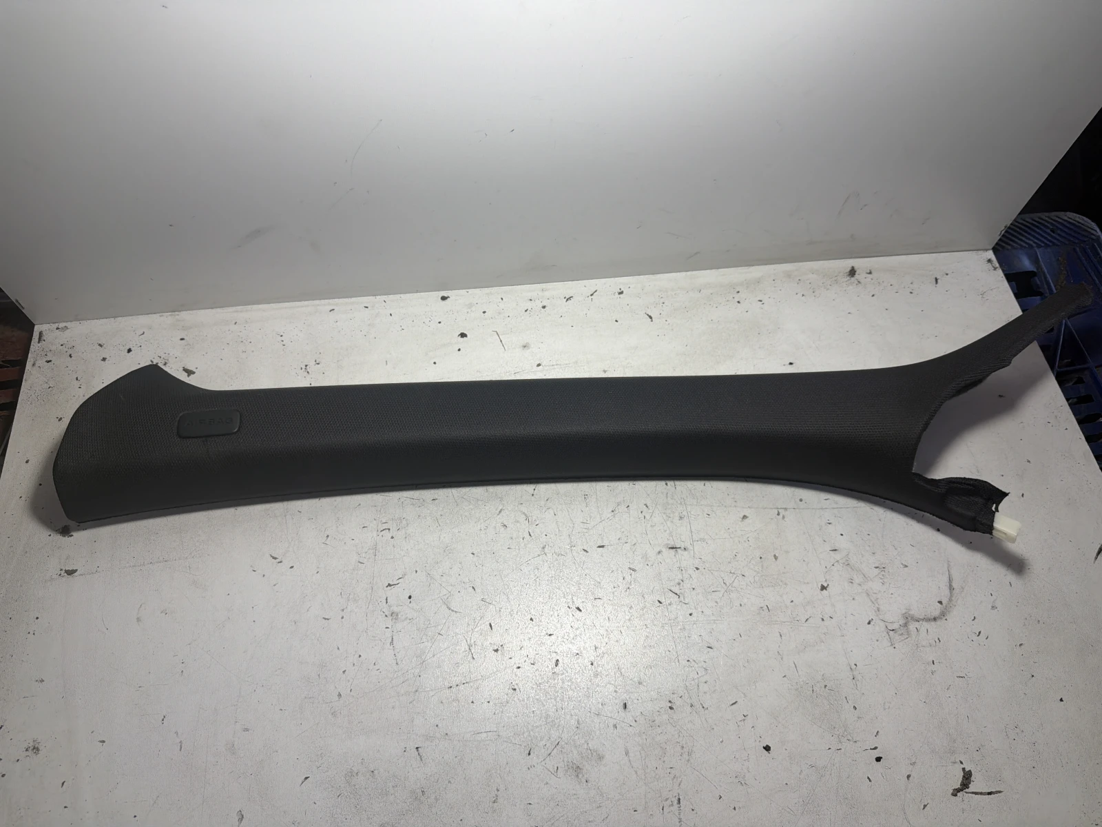предна лява колонка черна 8K0867233 Audi A4