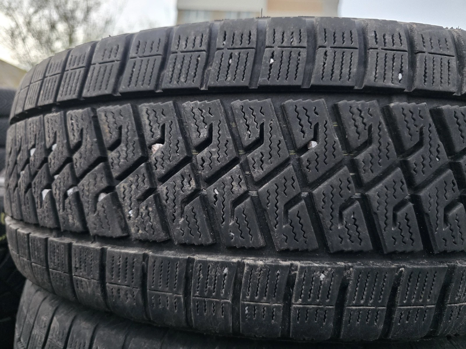Гуми Зимни 215/65R16
