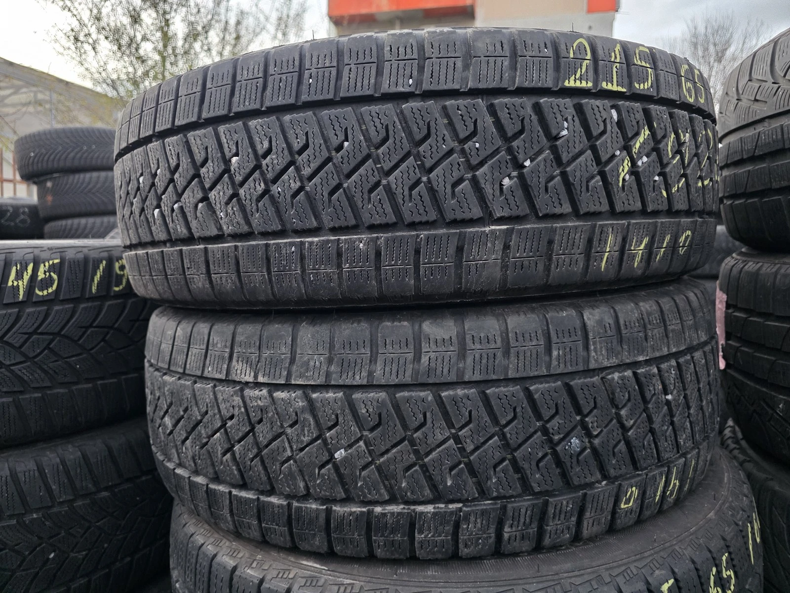 Гуми Зимни 215/65R16, снимка 3 - Гуми и джанти - 56725600