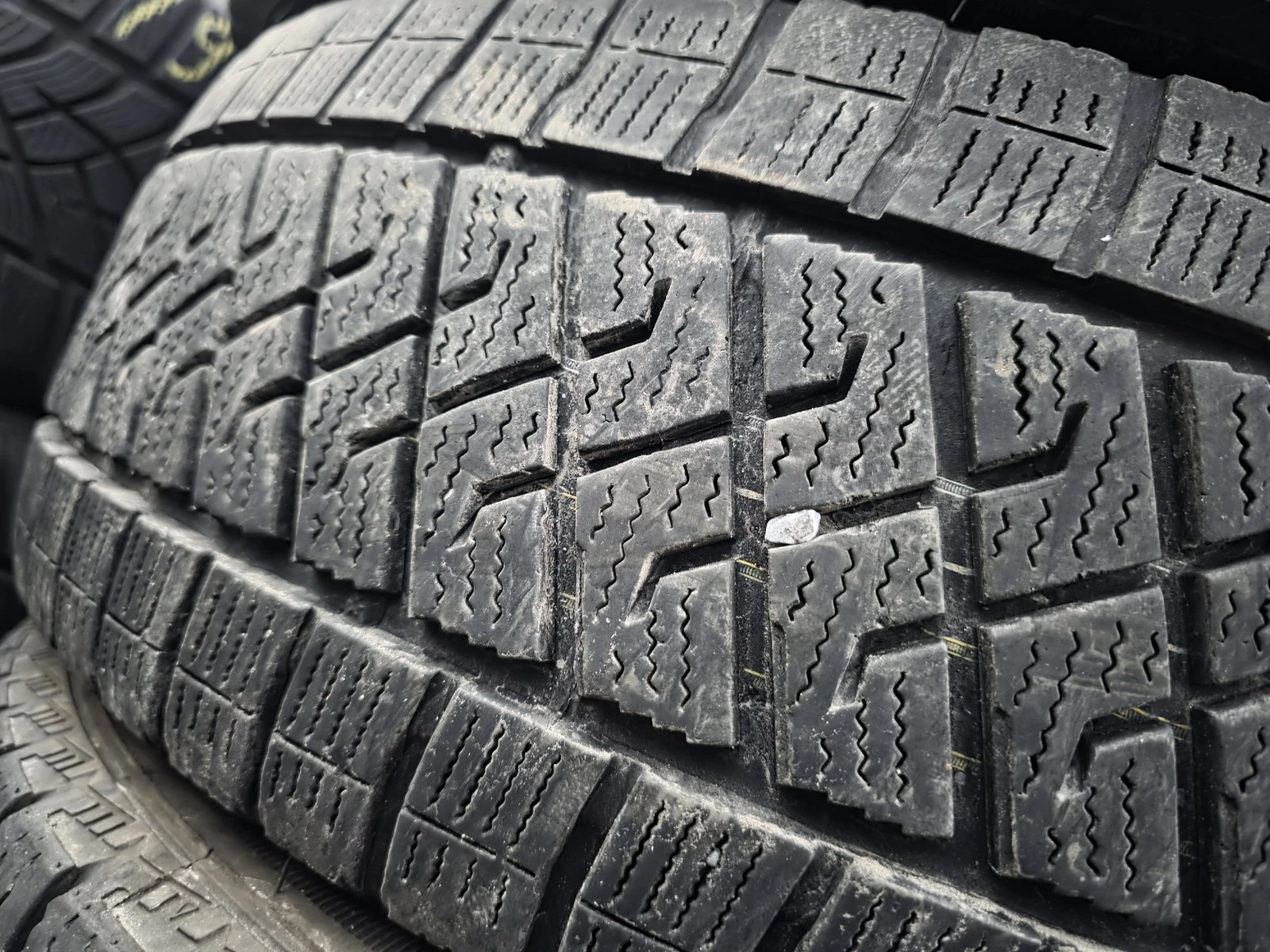 Гуми Зимни 215/65R16, снимка 5 - Гуми и джанти - 56725600