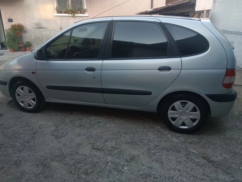 Renault Scenic, снимка 3 - Автомобили и джипове - 47466007