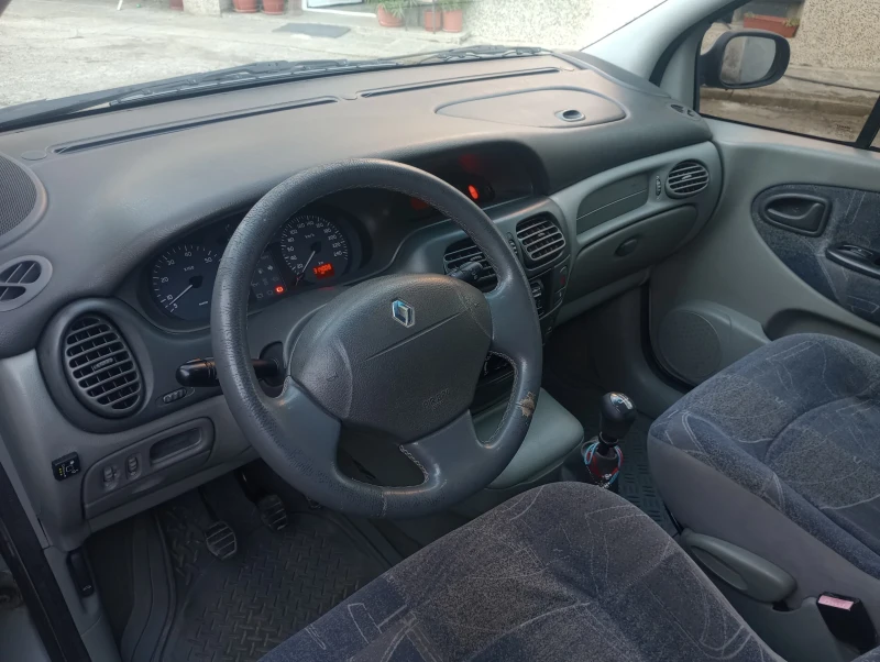 Renault Scenic, снимка 5 - Автомобили и джипове - 47466007