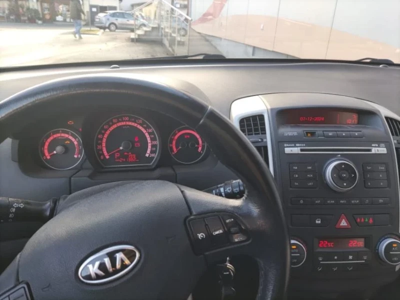 Kia Ceed 1.6Бензин/Автоматик, снимка 5 - Автомобили и джипове - 48646069