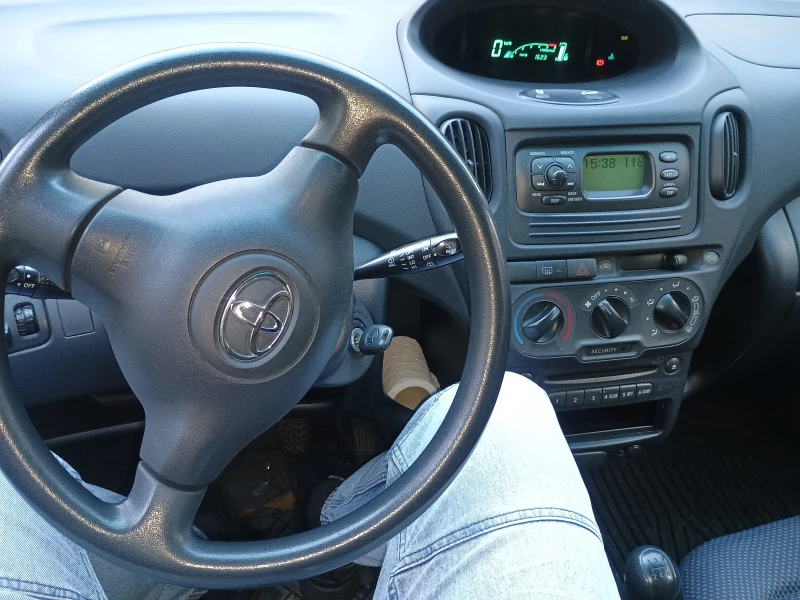 Toyota Yaris verso 1.4 D4D 75 кс, снимка 9 - Автомобили и джипове - 52724387