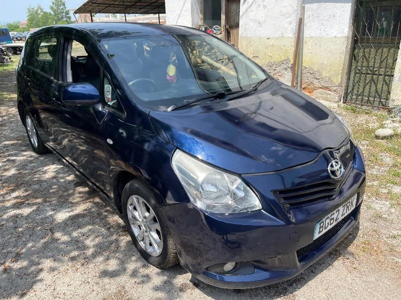 Toyota Verso 2.0D-4D 126к.с Кожен Салон Навигация - изображение 3