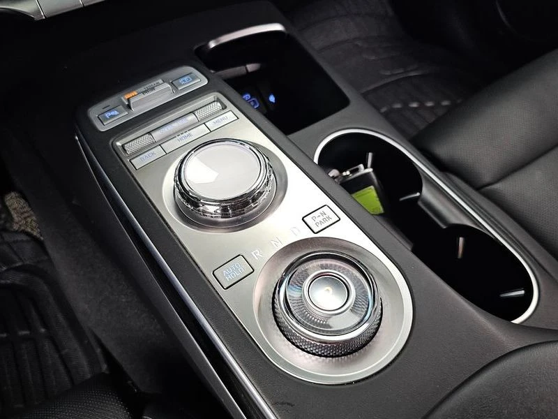 Genesis GV70 2.2 1 Automatic КРАЙНА ЦЕНА: 23731 EUR !!!РЕАЛНА К, снимка 9 - Автомобили и джипове - 55967989
