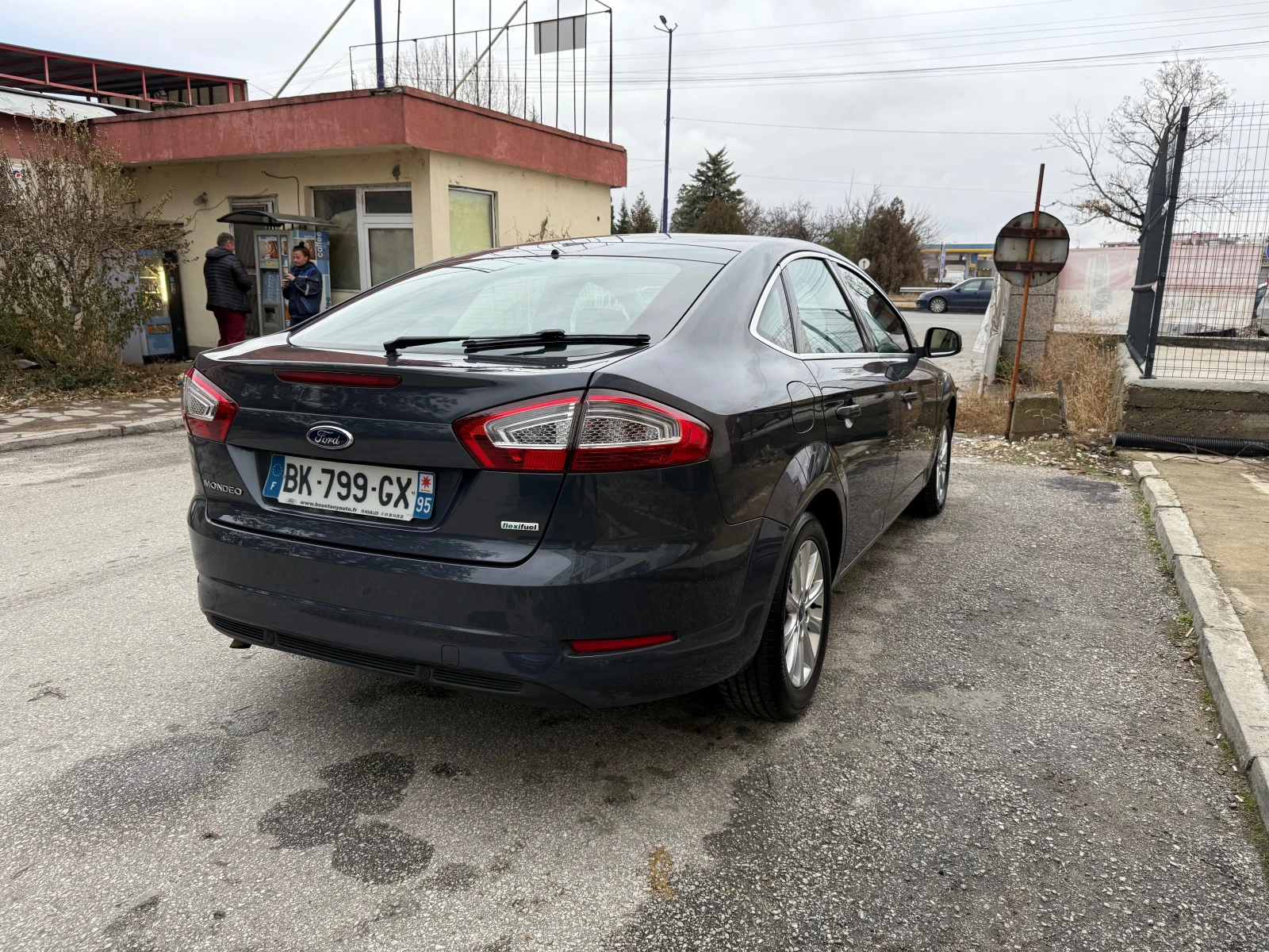 Ford Mondeo 2.0i Titanium - изображение 7