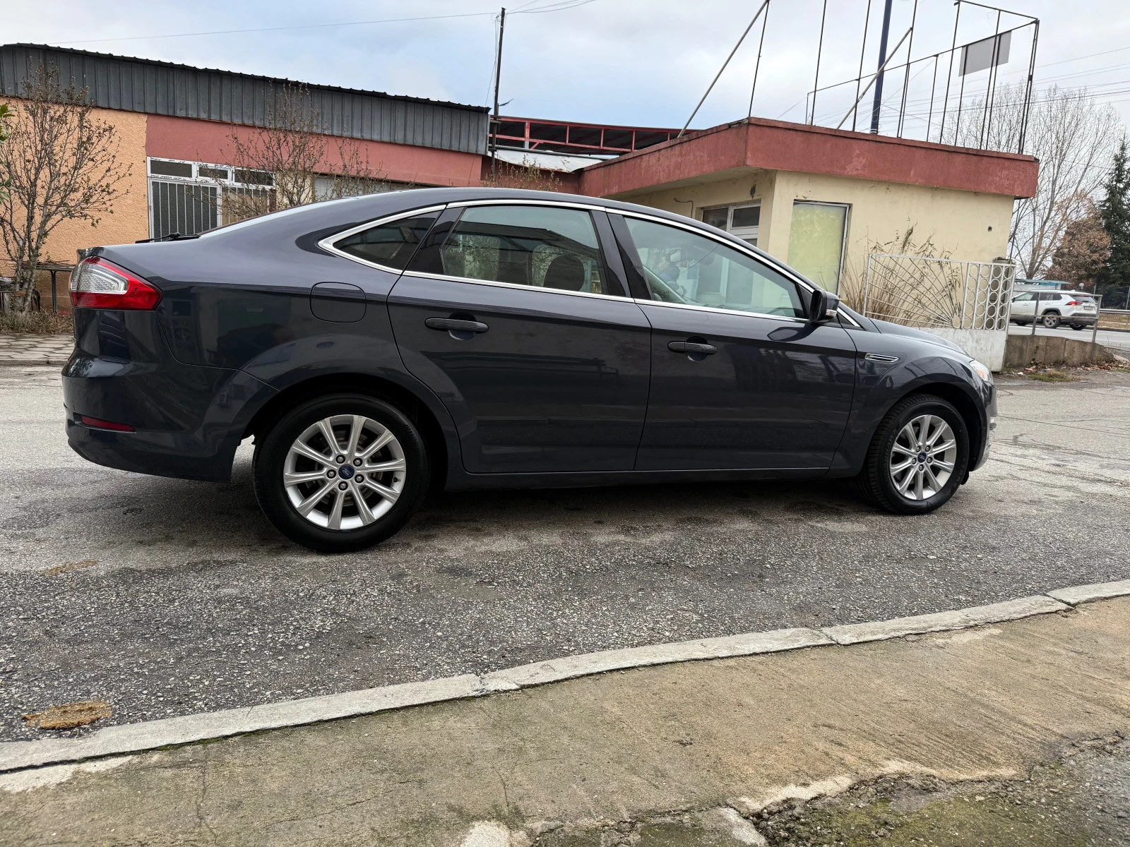 Ford Mondeo 2.0i Titanium - изображение 3