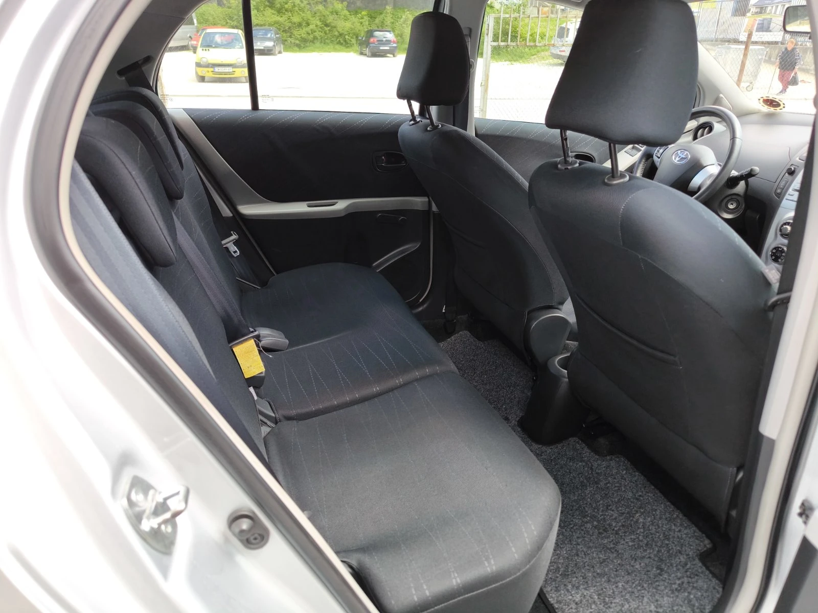Toyota Yaris 1.0 VVTI - изображение 9