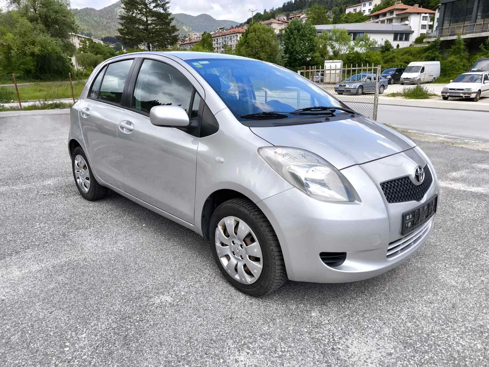 Toyota Yaris 1.0 VVTI - изображение 2