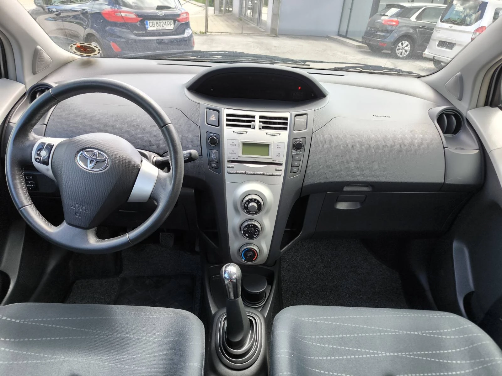 Toyota Yaris 1.0 VVTI - изображение 5